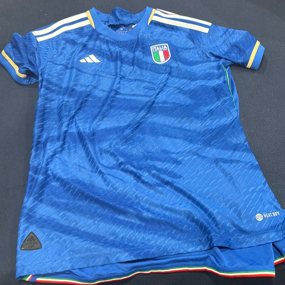 Italy men’s jersey( ‘’Azurri’, brand new with tags size medium